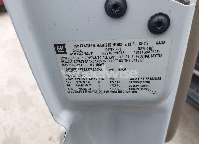 Photo 9 of 2005 Chevrolet Suburban 1500 LT (VIN 3GNEC16Z65G244433)