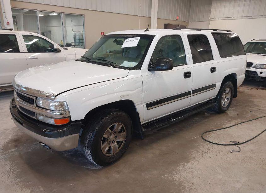 Photo 2 of 2005 Chevrolet Suburban 1500 LS (VIN 3GNEC16Z65G280235)