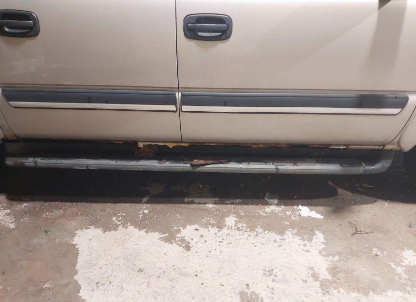 Photo 16 of 2005 Chevrolet Suburban 1500 LS (VIN 3GNEC16Z65G291123)