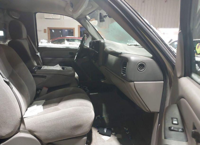 Photo 5 of 2005 Chevrolet Suburban 1500 LS (VIN 3GNEC16Z65G291123)