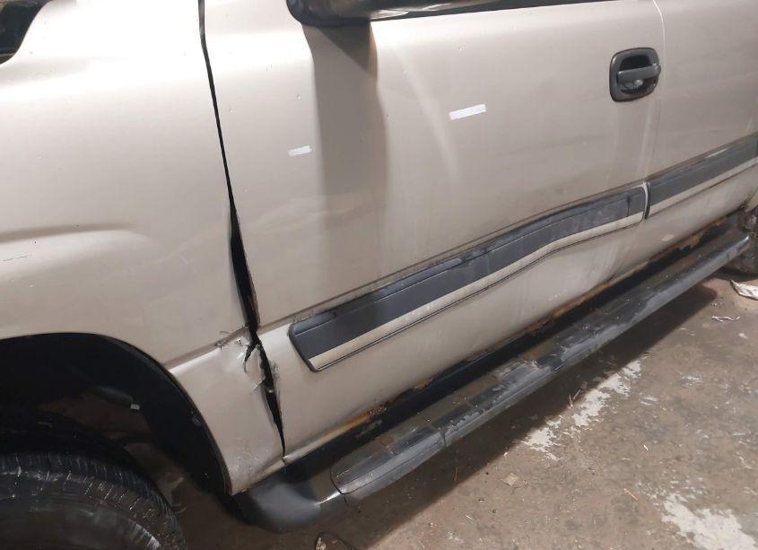 Photo 6 of 2005 Chevrolet Suburban 1500 LS (VIN 3GNEC16Z65G291123)