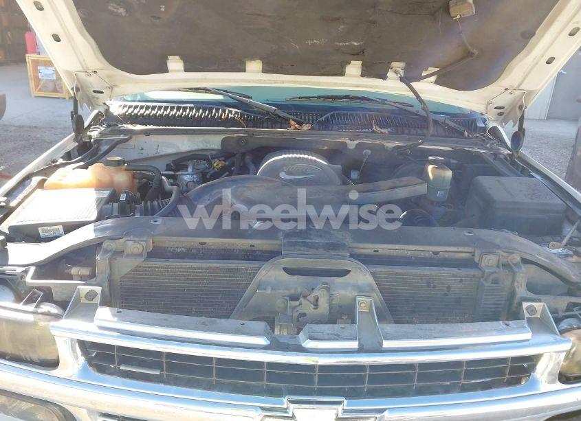 Photo 10 of 2002 Chevrolet Suburban 1500 LT (VIN 3GNEC16Z72G205717)