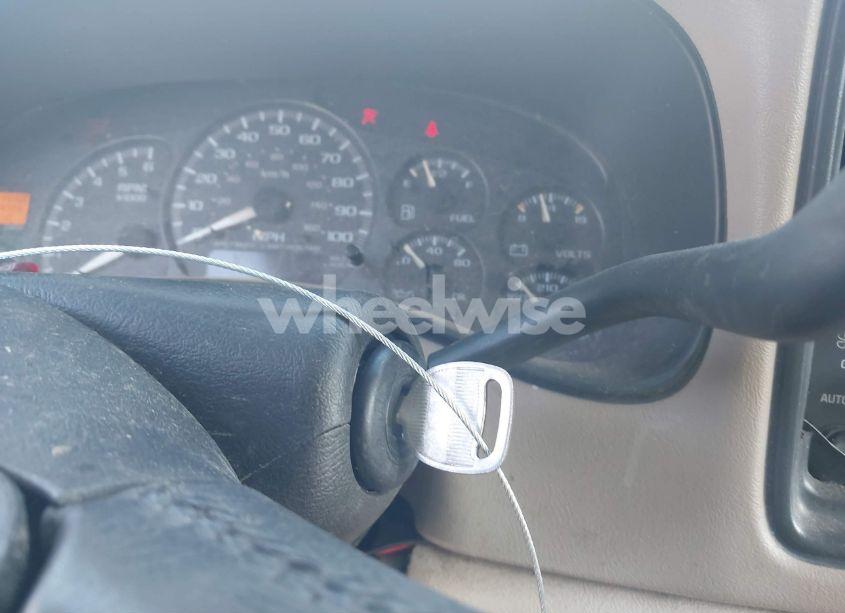 Photo 11 of 2002 Chevrolet Suburban 1500 LT (VIN 3GNEC16Z72G205717)