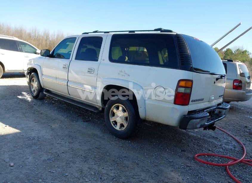 Photo 3 of 2002 Chevrolet Suburban 1500 LT (VIN 3GNEC16Z72G205717)