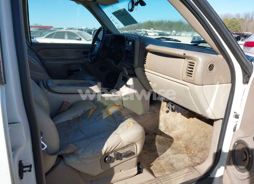 Photo 5 of 2002 Chevrolet Suburban 1500 LT (VIN 3GNEC16Z72G205717)