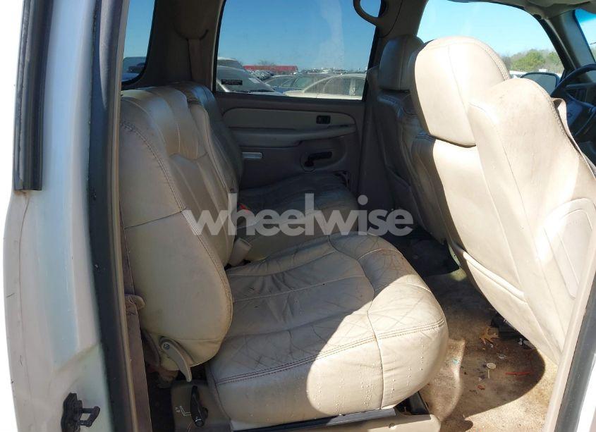 Photo 8 of 2002 Chevrolet Suburban 1500 LT (VIN 3GNEC16Z72G205717)