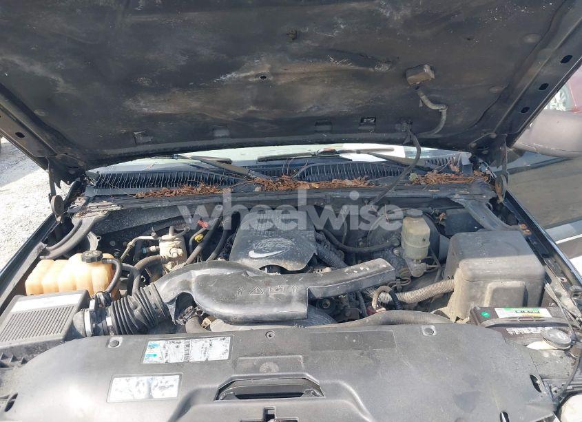 Photo 10 of 2002 Chevrolet Suburban 1500 LT (VIN 3GNEC16Z72G237048)