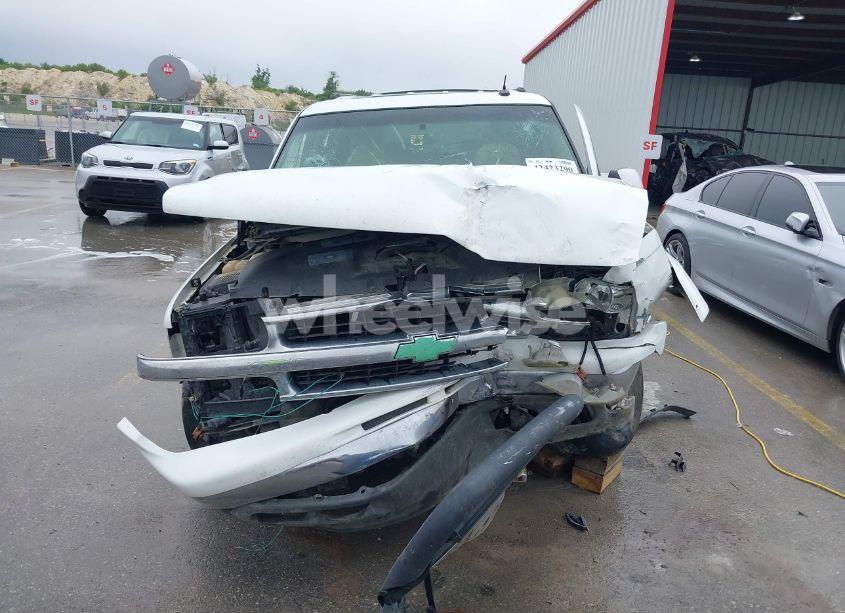 Photo 13 of 2002 Chevrolet Suburban 1500 LT (VIN 3GNEC16Z72G349364)