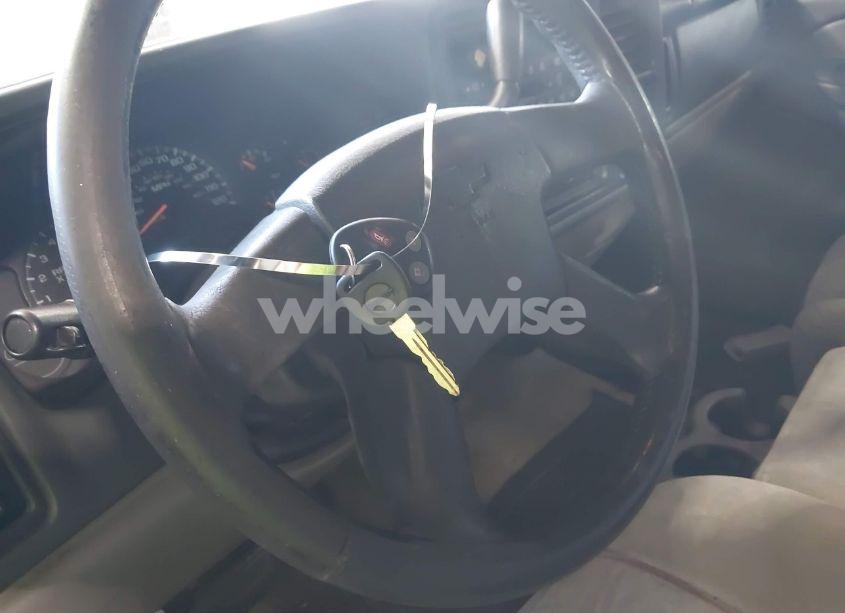 Photo 11 of 2004 Chevrolet Suburban 1500 LS (VIN 3GNEC16Z74G201816)