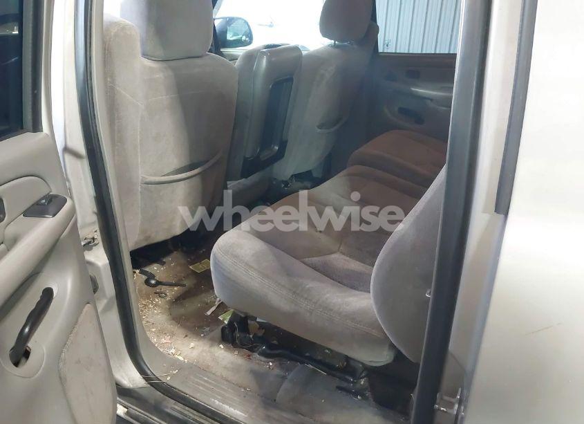 Photo 8 of 2004 Chevrolet Suburban 1500 LS (VIN 3GNEC16Z74G201816)