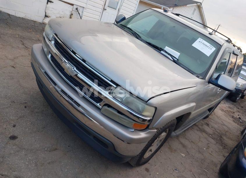Photo 2 of 2005 Chevrolet Suburban 1500 LT (VIN 3GNEC16Z85G157682)