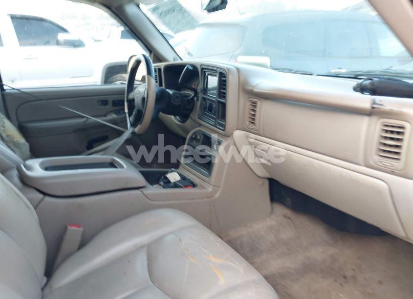 Photo 5 of 2005 Chevrolet Suburban 1500 LT (VIN 3GNEC16Z85G157682)