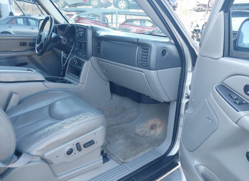 Photo 5 of 2006 Chevrolet Suburban 1500 LT (VIN 3GNEC16Z86G131021)