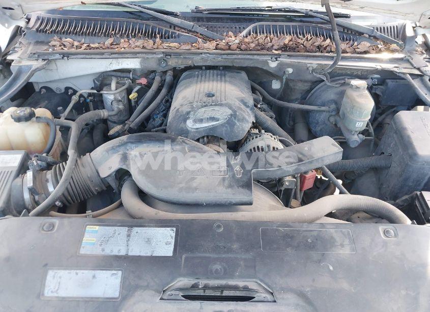 Photo 10 of 2002 Chevrolet Suburban 1500 LT (VIN 3GNEC16Z92G180545)