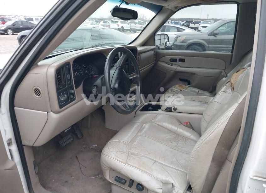 Photo 12 of 2002 Chevrolet Suburban 1500 LT (VIN 3GNEC16Z92G180545)