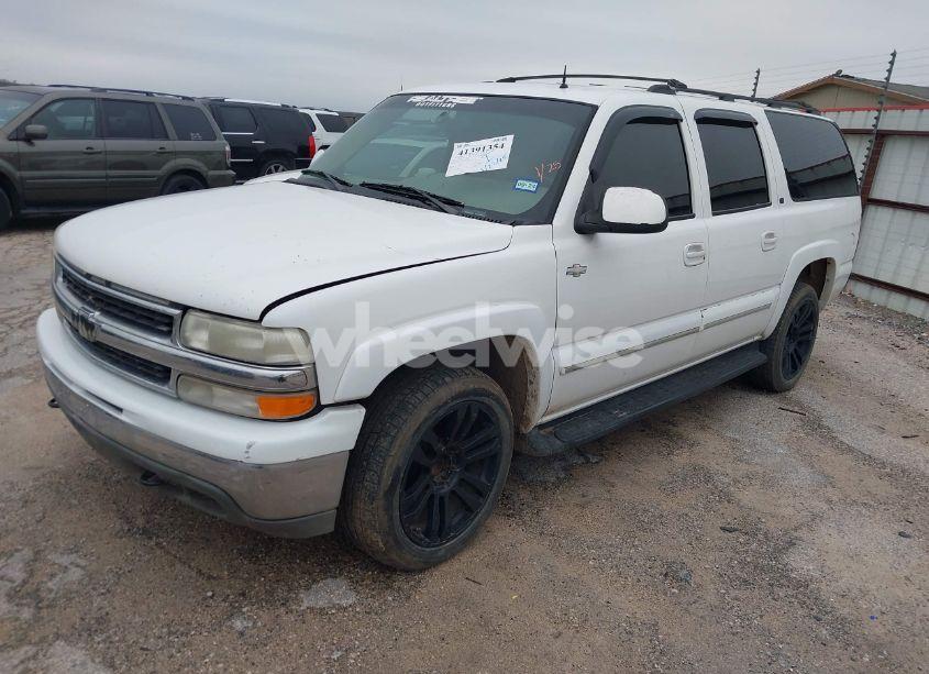 Photo 2 of 2002 Chevrolet Suburban 1500 LT (VIN 3GNEC16Z92G180545)
