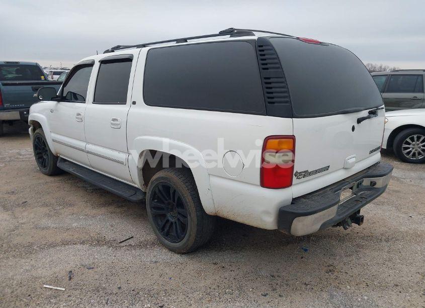 Photo 3 of 2002 Chevrolet Suburban 1500 LT (VIN 3GNEC16Z92G180545)