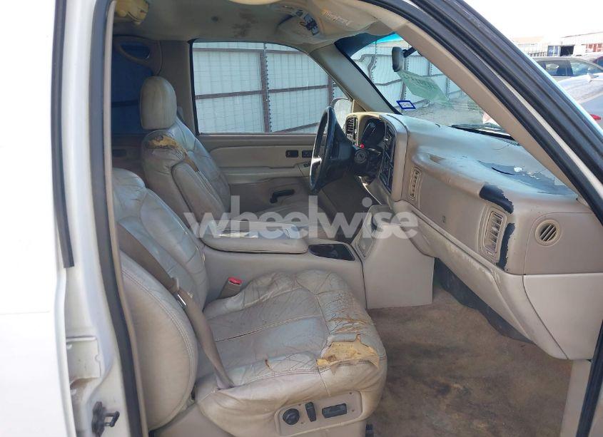 Photo 5 of 2002 Chevrolet Suburban 1500 LT (VIN 3GNEC16Z92G180545)