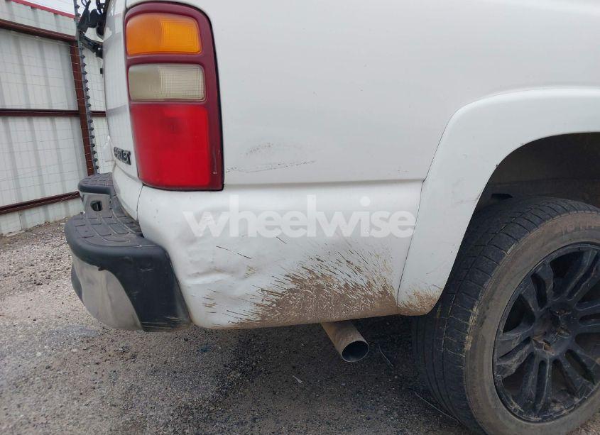 Photo 6 of 2002 Chevrolet Suburban 1500 LT (VIN 3GNEC16Z92G180545)