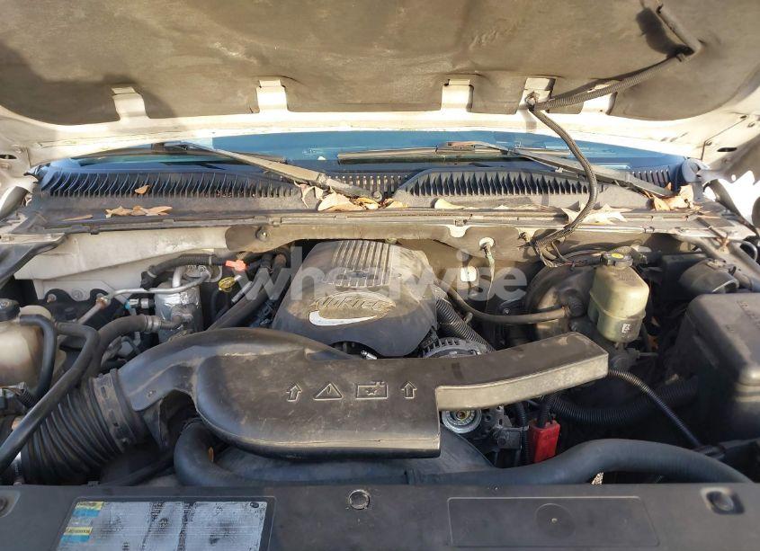 Photo 10 of 2002 Chevrolet Suburban 1500 LT (VIN 3GNEC16Z92G241795)