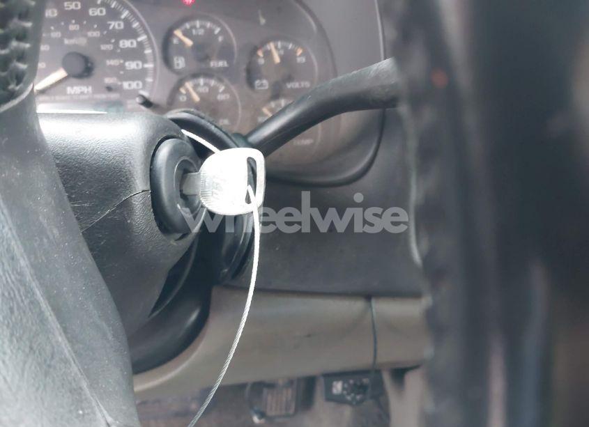 Photo 11 of 2002 Chevrolet Suburban 1500 LT (VIN 3GNEC16Z92G241795)