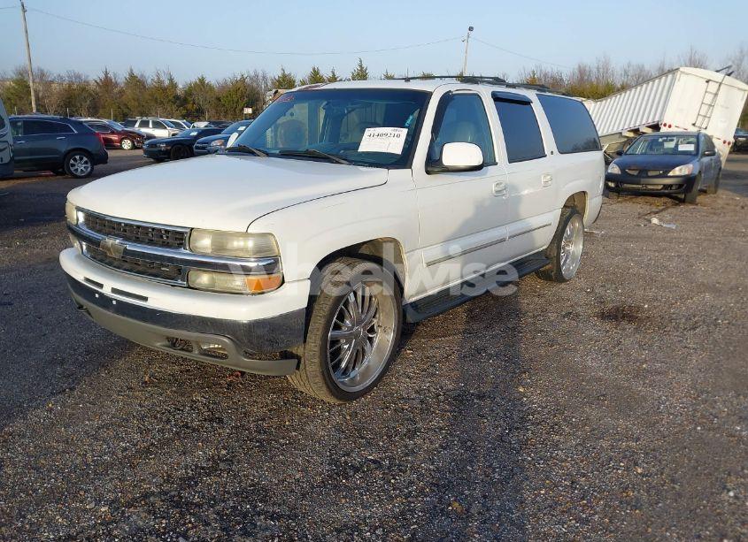 Photo 2 of 2002 Chevrolet Suburban 1500 LT (VIN 3GNEC16Z92G241795)