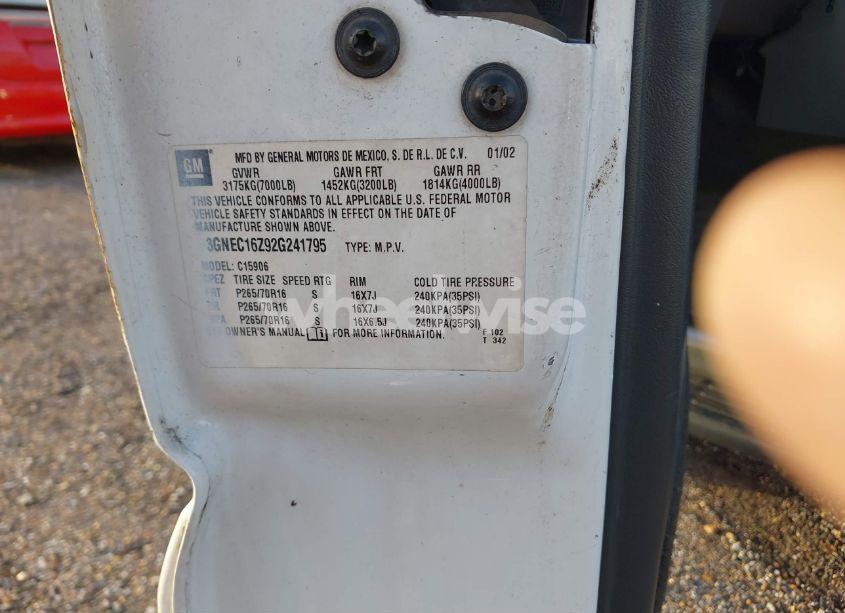 Photo 9 of 2002 Chevrolet Suburban 1500 LT (VIN 3GNEC16Z92G241795)