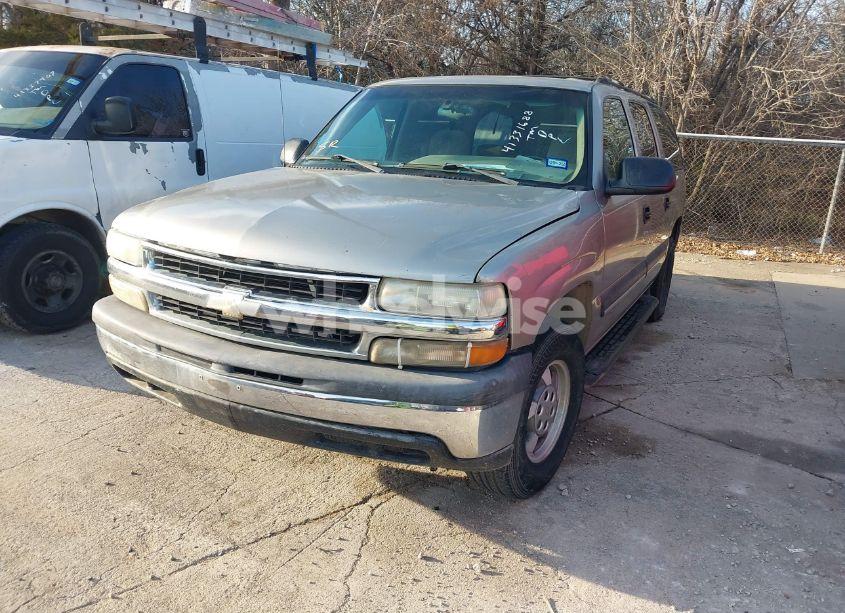 Photo 2 of 2002 Chevrolet Suburban 1500 LS (VIN 3GNEC16Z92G344246)
