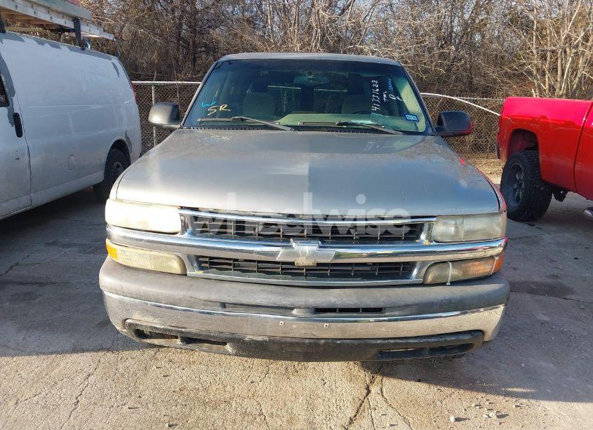 Photo 6 of 2002 Chevrolet Suburban 1500 LS (VIN 3GNEC16Z92G344246)