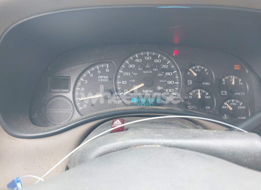 Photo 7 of 2002 Chevrolet Suburban 1500 LS (VIN 3GNEC16Z92G344246)