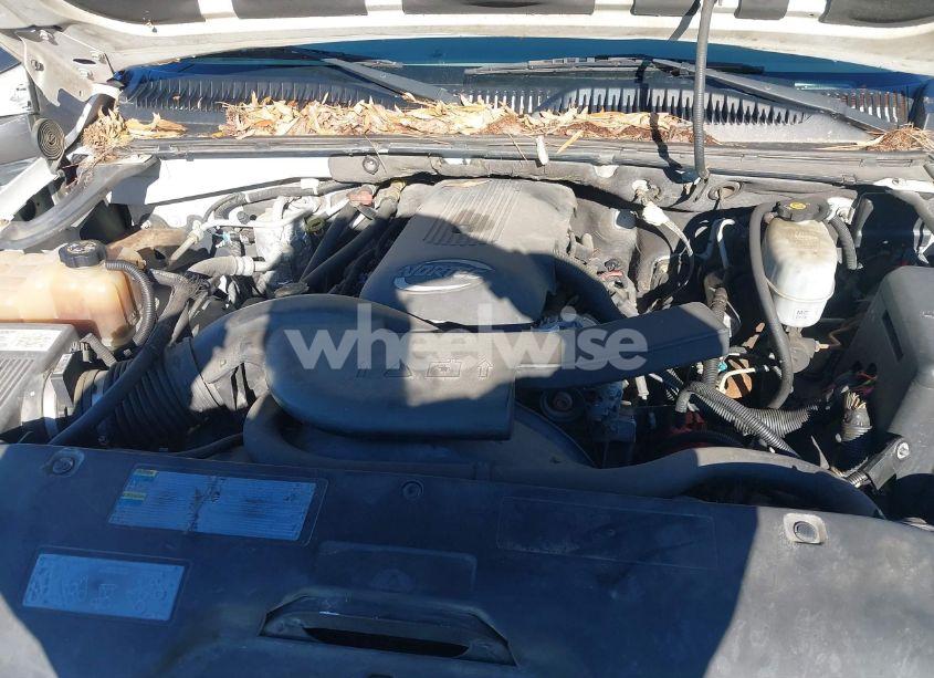 Photo 10 of 2004 Chevrolet Suburban 1500 LT (VIN 3GNEC16Z94G112443)