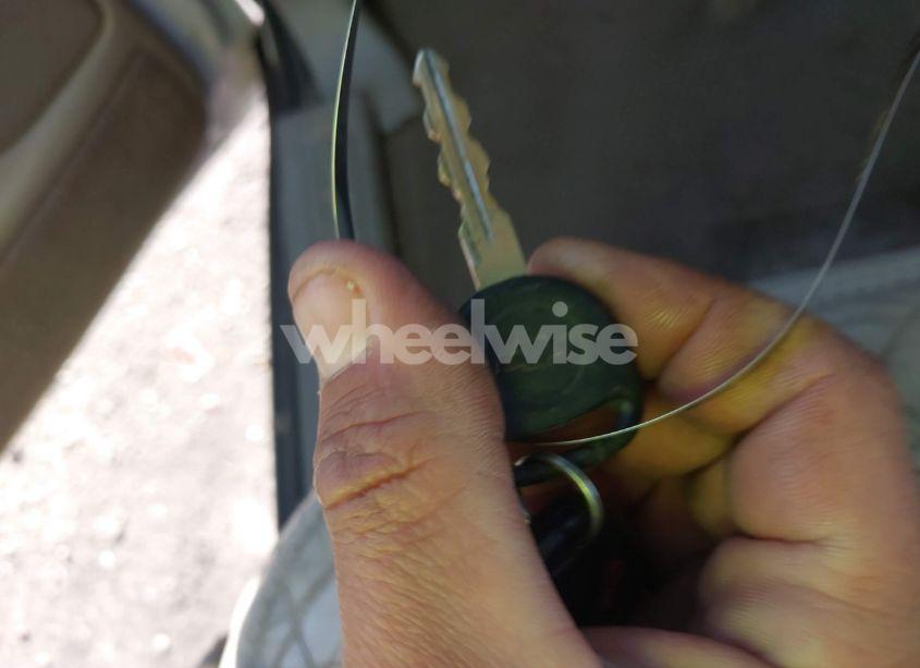 Photo 11 of 2004 Chevrolet Suburban 1500 LT (VIN 3GNEC16Z94G112443)