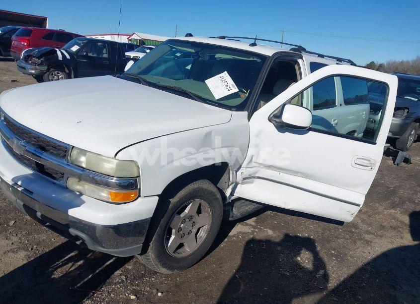 Photo 2 of 2004 Chevrolet Suburban 1500 LT (VIN 3GNEC16Z94G112443)