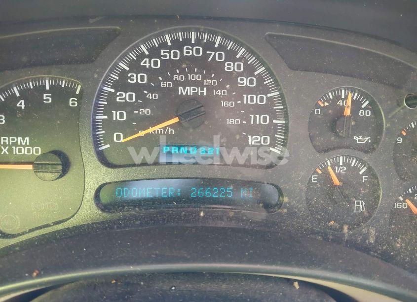 Photo 7 of 2004 Chevrolet Suburban 1500 LT (VIN 3GNEC16Z94G112443)