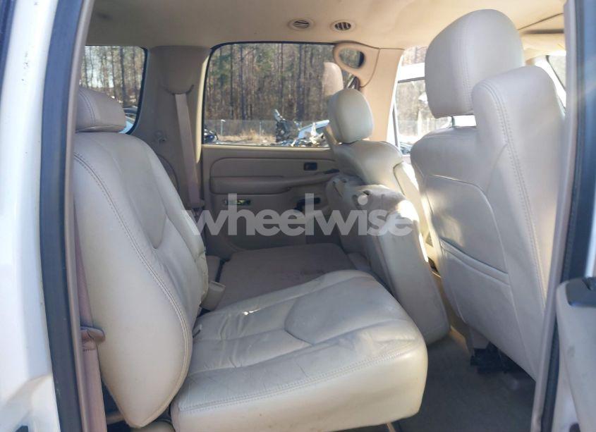 Photo 8 of 2004 Chevrolet Suburban 1500 LT (VIN 3GNEC16Z94G112443)