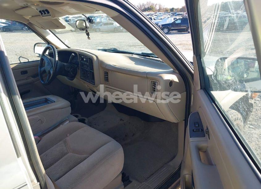 Photo 5 of 2004 Chevrolet Suburban 1500 LS (VIN 3GNEC16Z94G115374)