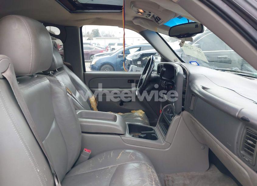 Photo 5 of 2004 Chevrolet Suburban 1500 LS (VIN 3GNEC16Z94G210873)