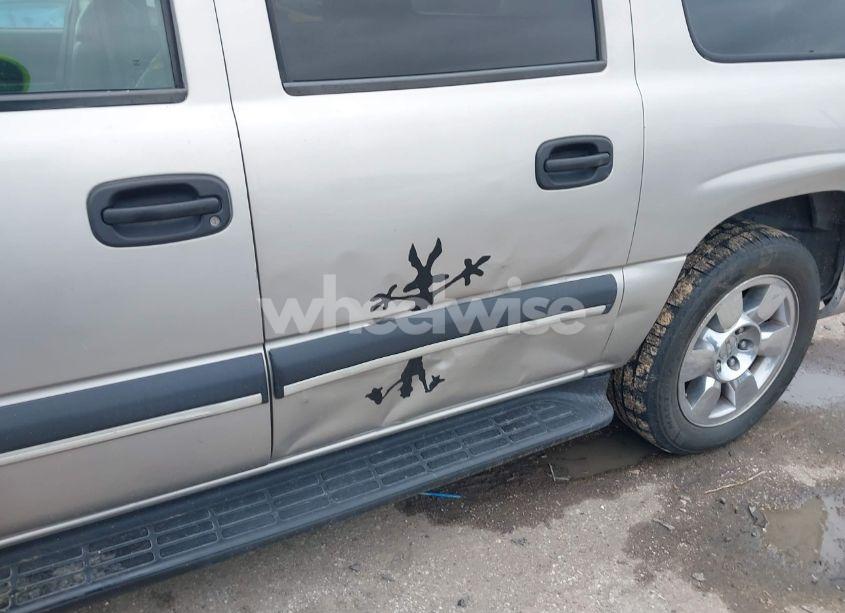 Photo 6 of 2004 Chevrolet Suburban 1500 LS (VIN 3GNEC16Z94G210873)