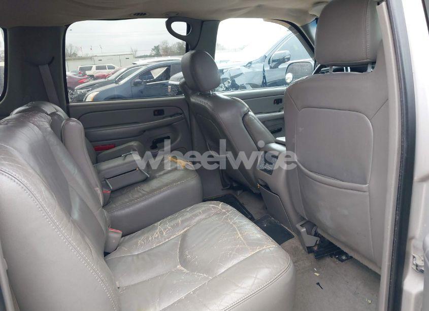 Photo 8 of 2004 Chevrolet Suburban 1500 LS (VIN 3GNEC16Z94G210873)