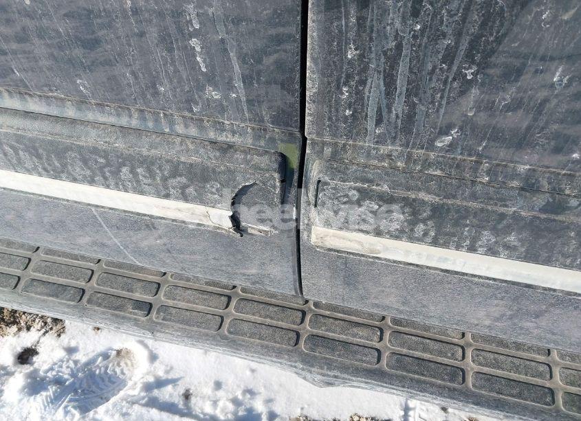 Photo 15 of 2004 Chevrolet Suburban 1500 LT (VIN 3GNEC16Z94G319009)