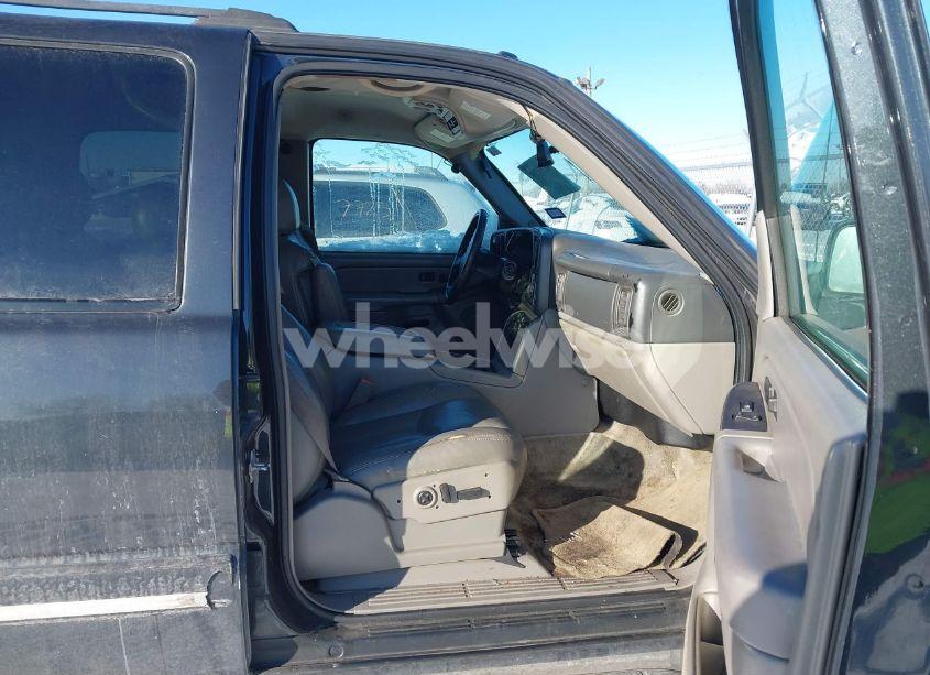 Photo 5 of 2004 Chevrolet Suburban 1500 LT (VIN 3GNEC16Z94G319009)