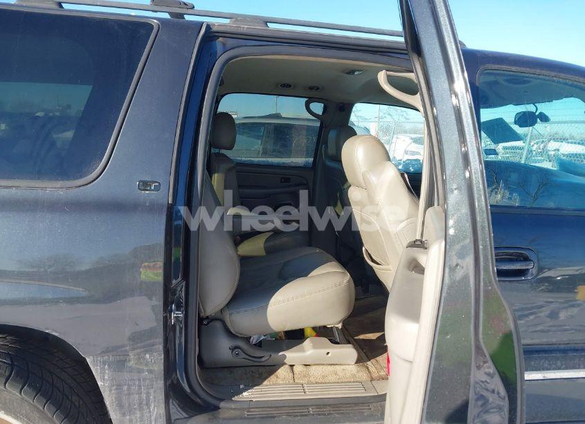 Photo 8 of 2004 Chevrolet Suburban 1500 LT (VIN 3GNEC16Z94G319009)