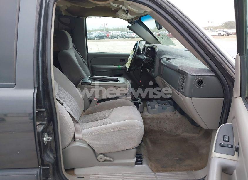 Photo 5 of 2005 Chevrolet Suburban 1500 LS (VIN 3GNEC16Z95G131012)