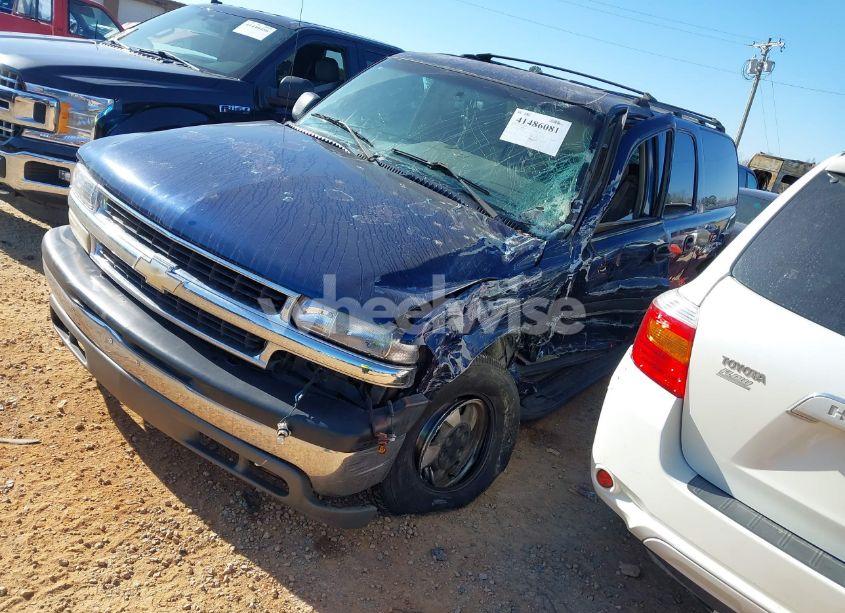 Photo 2 of 2002 Chevrolet Suburban 1500 LS (VIN 3GNEC16ZX2G275244)