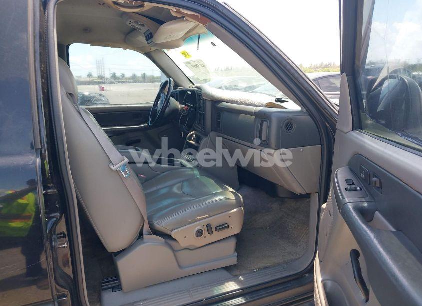 Photo 5 of 2003 Chevrolet Suburban 1500 LT (VIN 3GNEC16ZX3G334147)