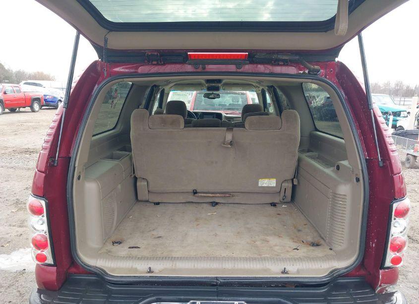 Photo 8 of 2004 Chevrolet Suburban 1500 LS (VIN 3GNEC16ZX4G313977)