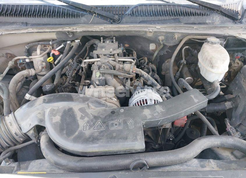 Photo 10 of 2005 Chevrolet Suburban 1500 LT (VIN 3GNEC16ZX5G140284)