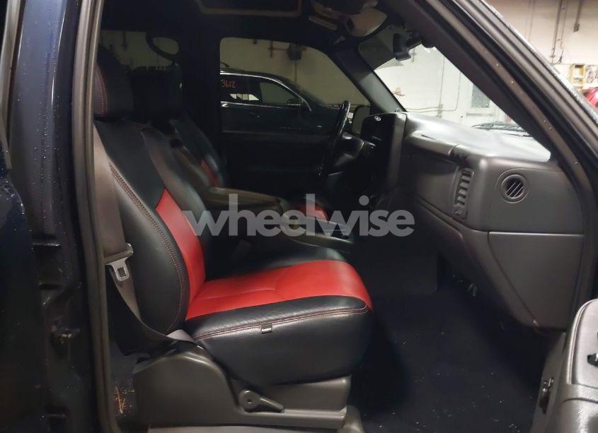 Photo 5 of 2004 Chevrolet Avalanche 1500 (VIN 3GNEK12T04G300546)