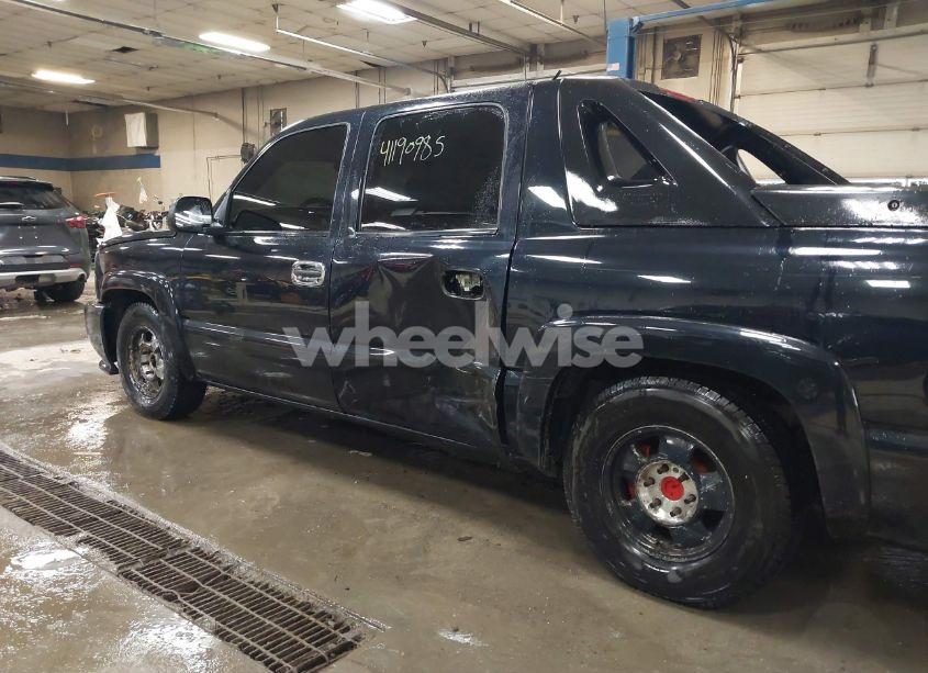 Photo 6 of 2004 Chevrolet Avalanche 1500 (VIN 3GNEK12T04G300546)