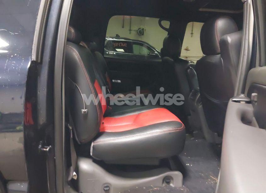 Photo 8 of 2004 Chevrolet Avalanche 1500 (VIN 3GNEK12T04G300546)